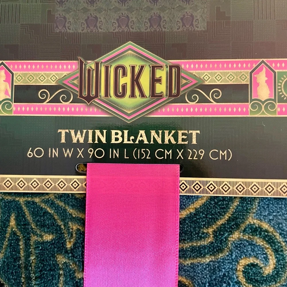 Universal Wicked Emerald/Gold Blanket - Twin